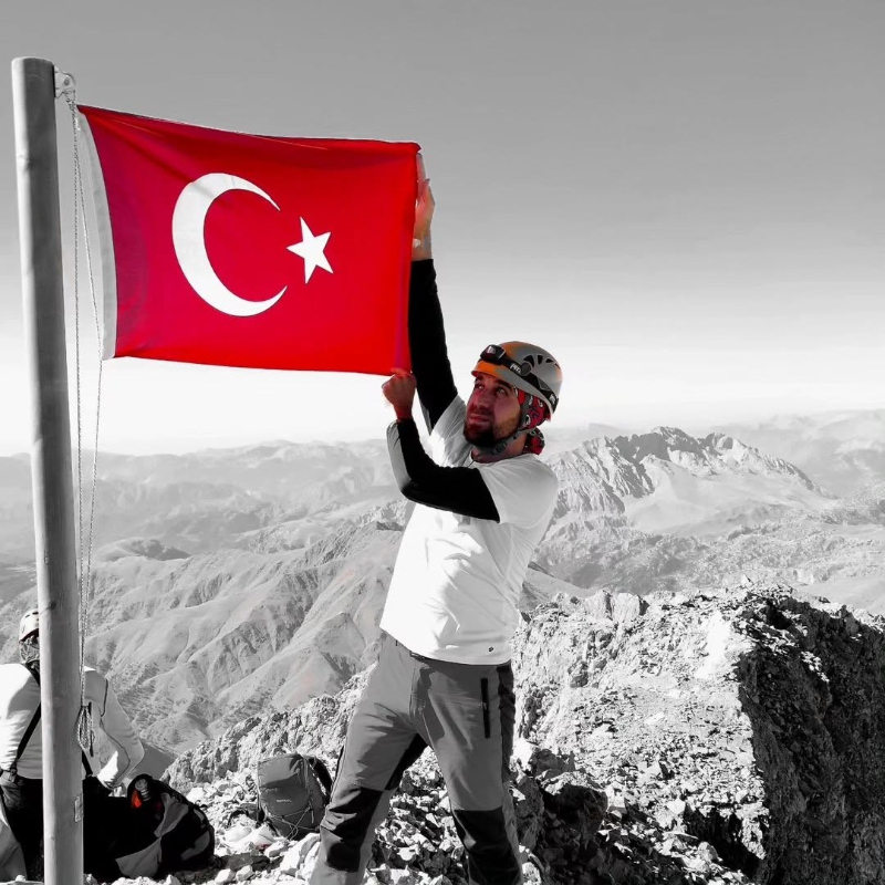 Erciyes’te Feci Ölüm! Kayalıklardan Düşen Dağcı Hayatını Kaybetti